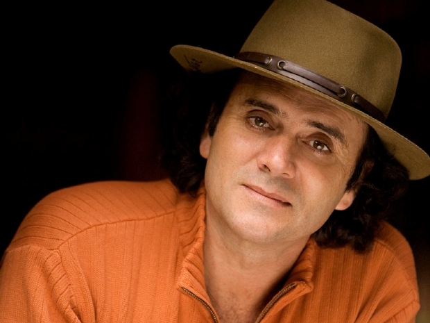 Grupo faz arrastao em aeroporto e foge com aviao do cantor Almir Sater diz site