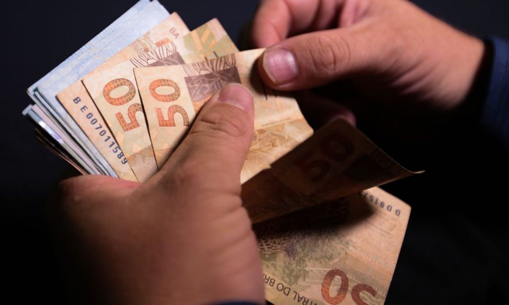 IGP DI registra queda de precos de 014 em agosto diz FGV