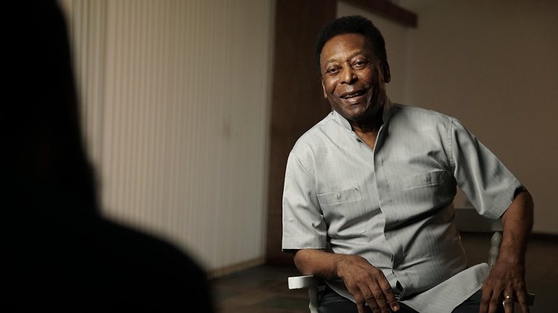 Pele faz cirurgia para retirada de tumor no colon