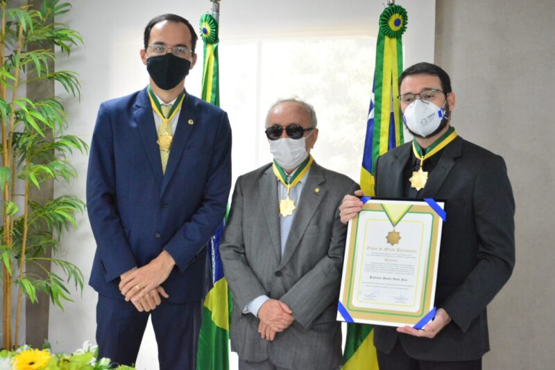 Pesquisador da UFS Andre Faro recebe Medalha de Honra ao Merito Parlamentar na Alese