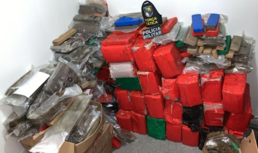 Policia Militar apreende mais de uma tonelada de maconha no bairro Aruana