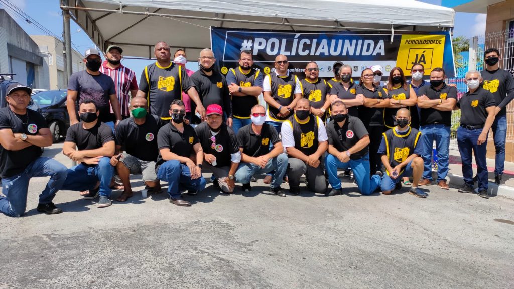 Policia Unida protesta em frente ao Hospital da Crianca Belivaldo sai pelos fundos para nao encontrar manifestantes