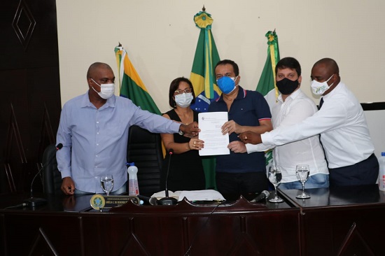 Rosario do Catete Cesar Resende reassume prefeitura apos ficar quase 100 dias internado por complicacoes da covid 19