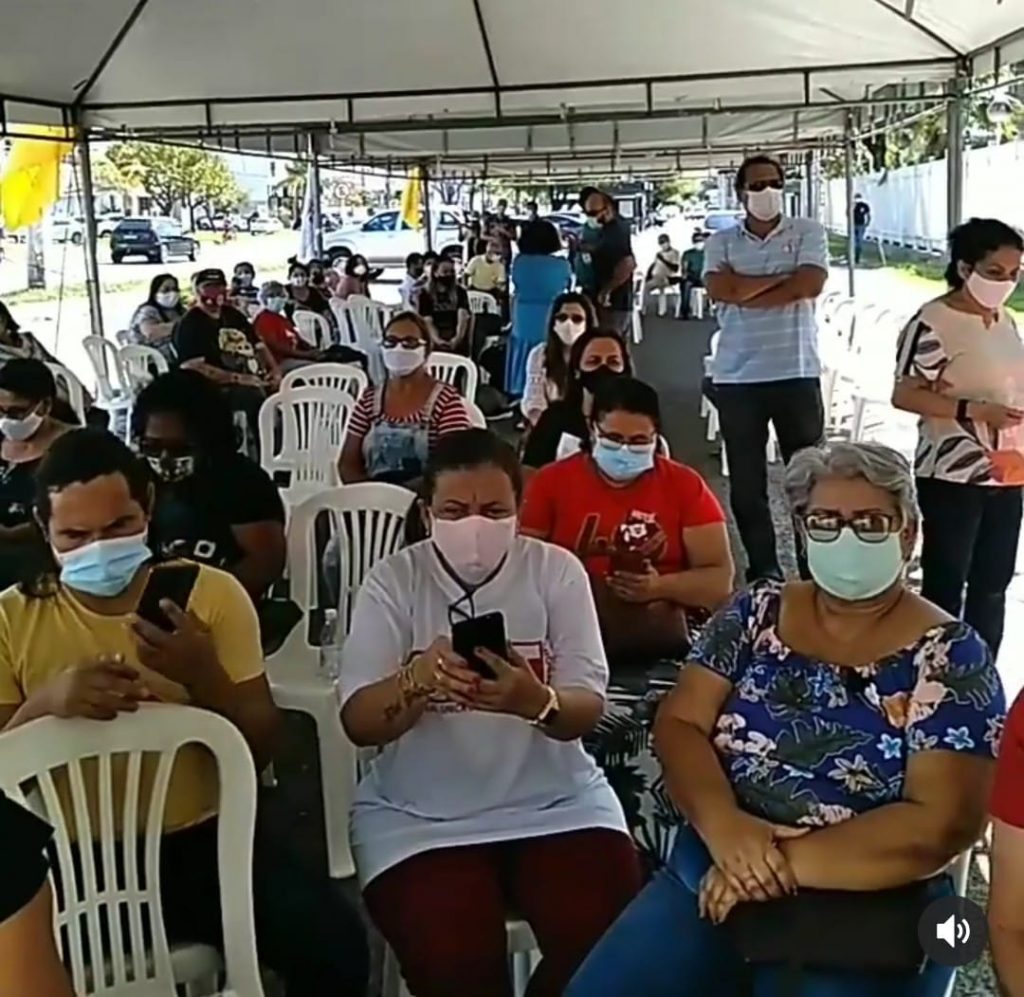 Servidores publicos estaduais protestam por reposicao salarial em frente ao Palacio dos Despachos