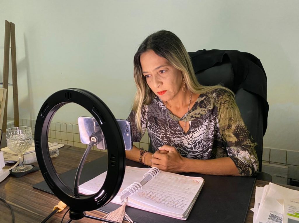 Sheyla Galba critica suspensao de insumos para tratamento de cancer fiquei perplexa com essa atitude do Governo Federal