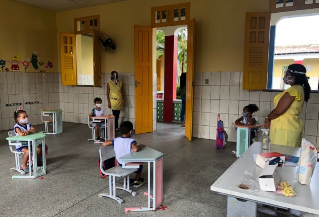 Vigilancia Sanitaria fiscaliza escolas durante retomada das aulas presenciais em Aracaju
