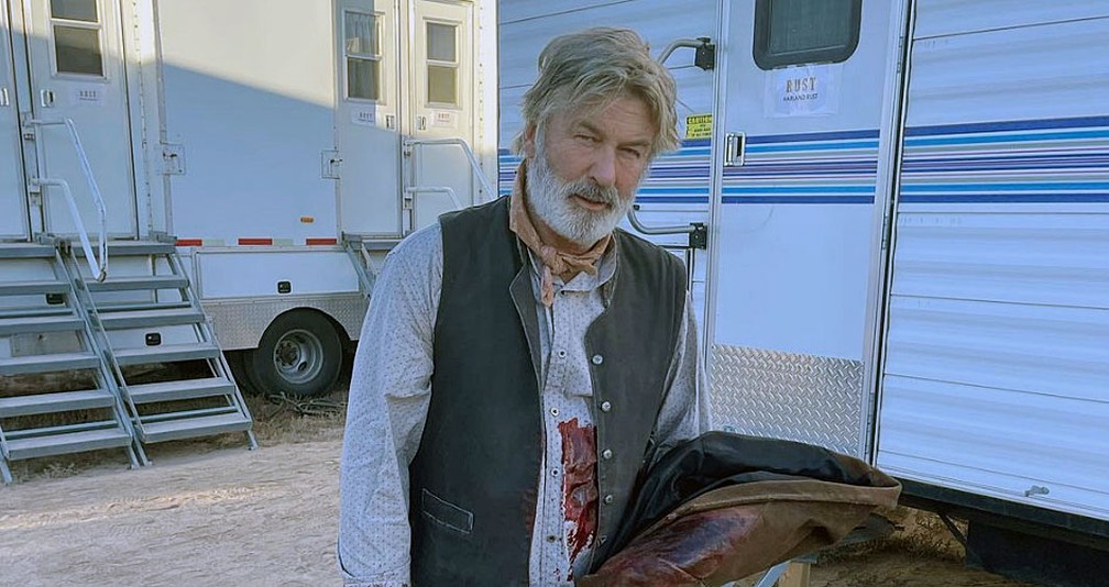Alec Baldwin mata diretora ao disparar acidentalmente arma cenografica