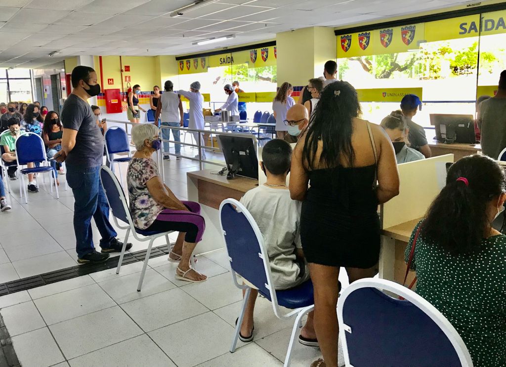 Aracaju imuniza adolescentes de 13 anos e atinge 60 da populacao vacinada