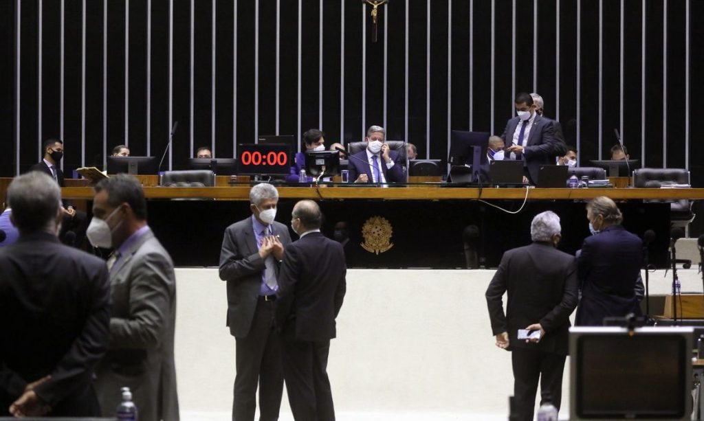 Camara aprova valor fixo para cobranca do ICMS para combustiveis