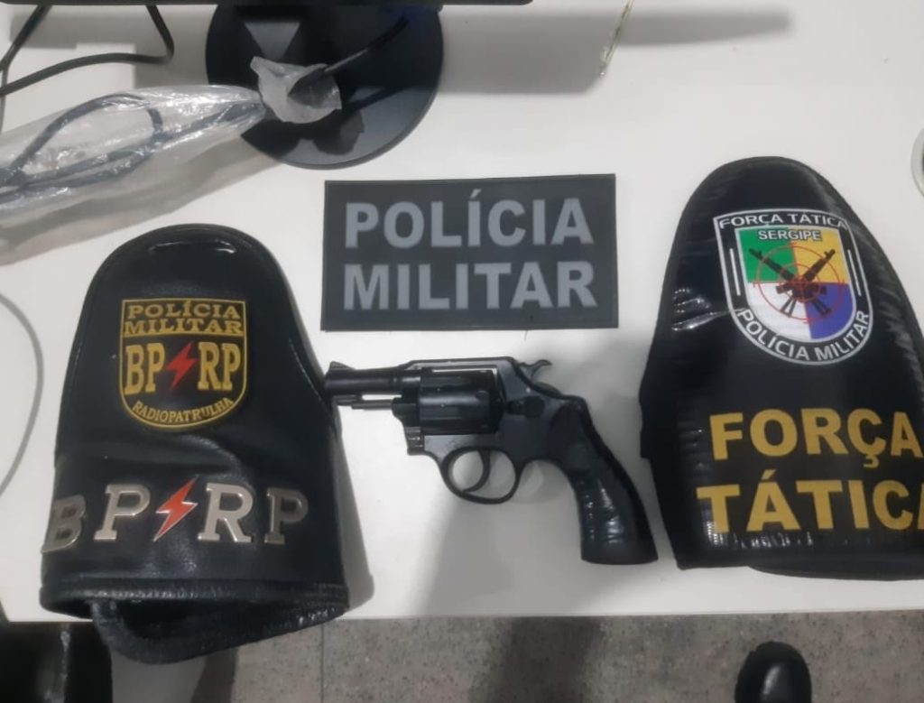 Casal e preso por porte ilegal de arma no bairro Atalaia