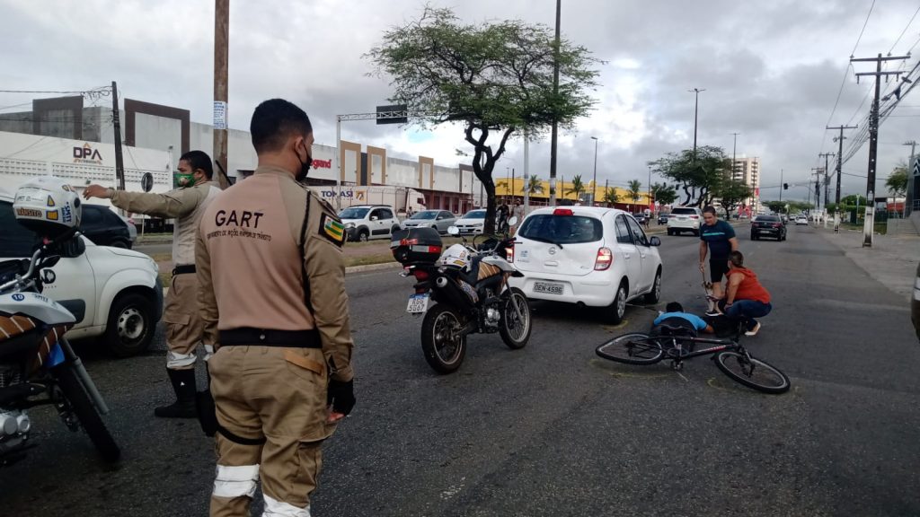 Colisao envolvendo ciclista deixa transito lento na Av. Tancredo Neves sentido Rodoviaria