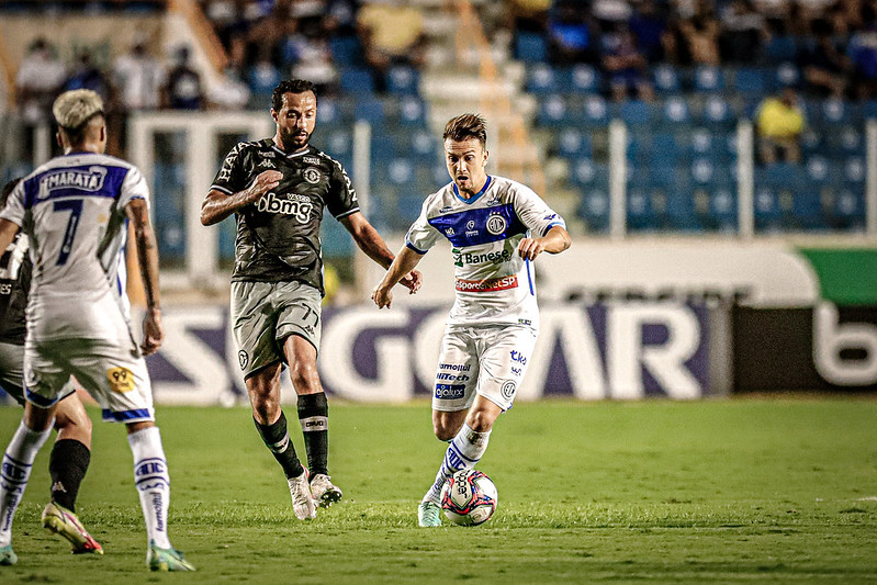 Confianca perde para o Vasco e quebra sequencia invicta na serie B