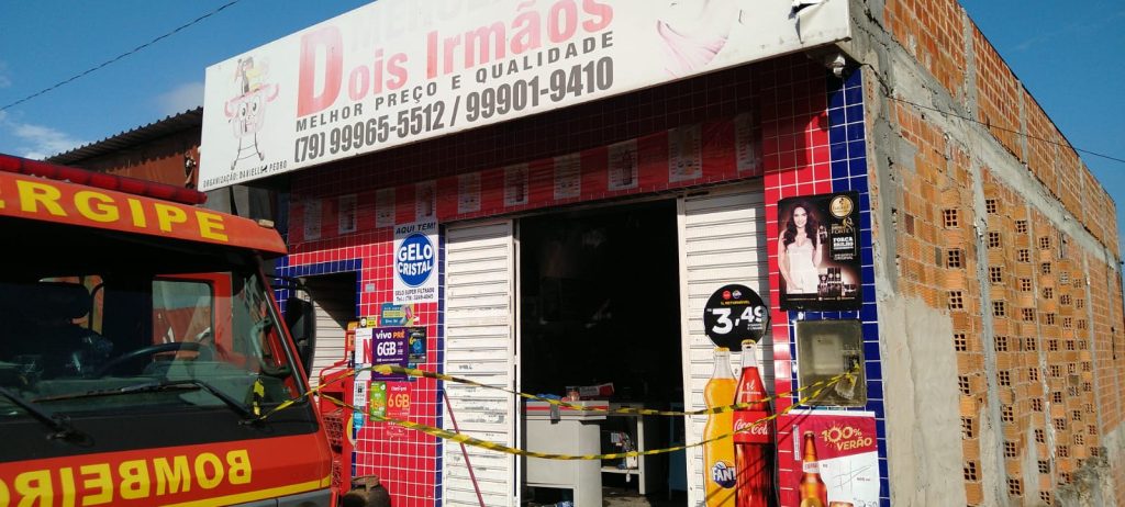 Corpo de Bombeiros divulga laudo sobre incendio que matou mae e filhos gemeos em mercearia de Gararu