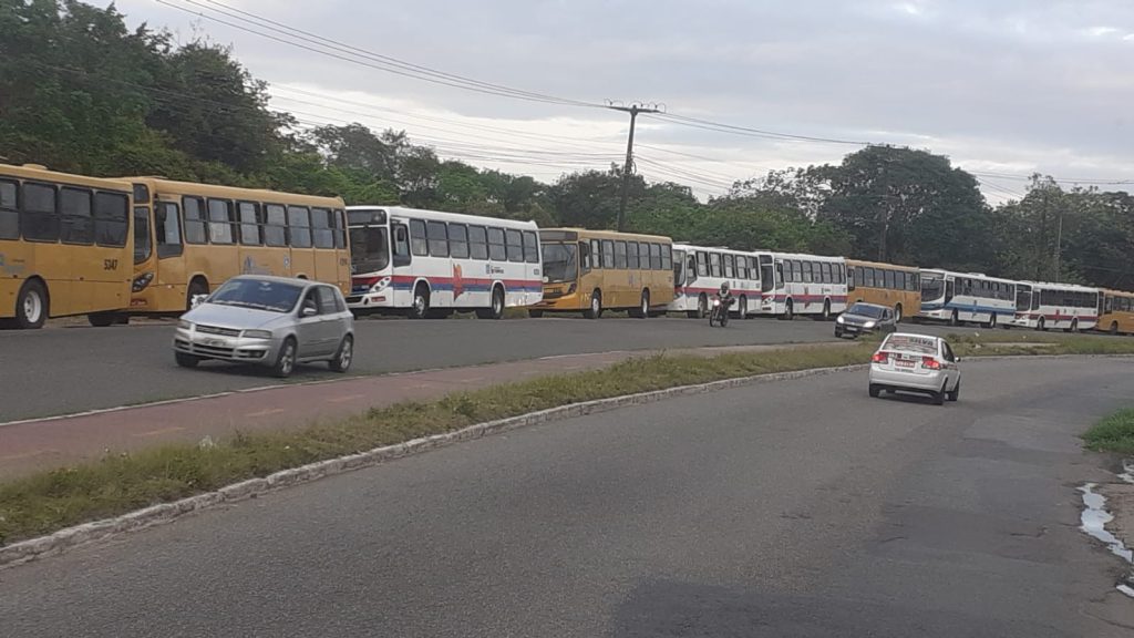 Funcionarios de tres viacoes de onibus coletivo seguem em greve na Grande Aracaju