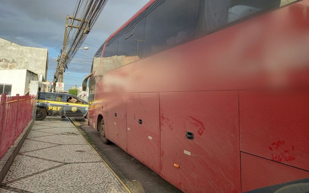Homem e detido suspeito de importunacao sexual dentro de onibus interestadual em Socorro