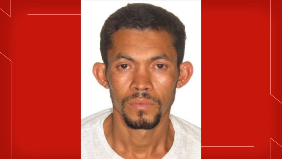 Homem e suspeito de beber sangue esconder cranio e atear fogo no corpo do colega