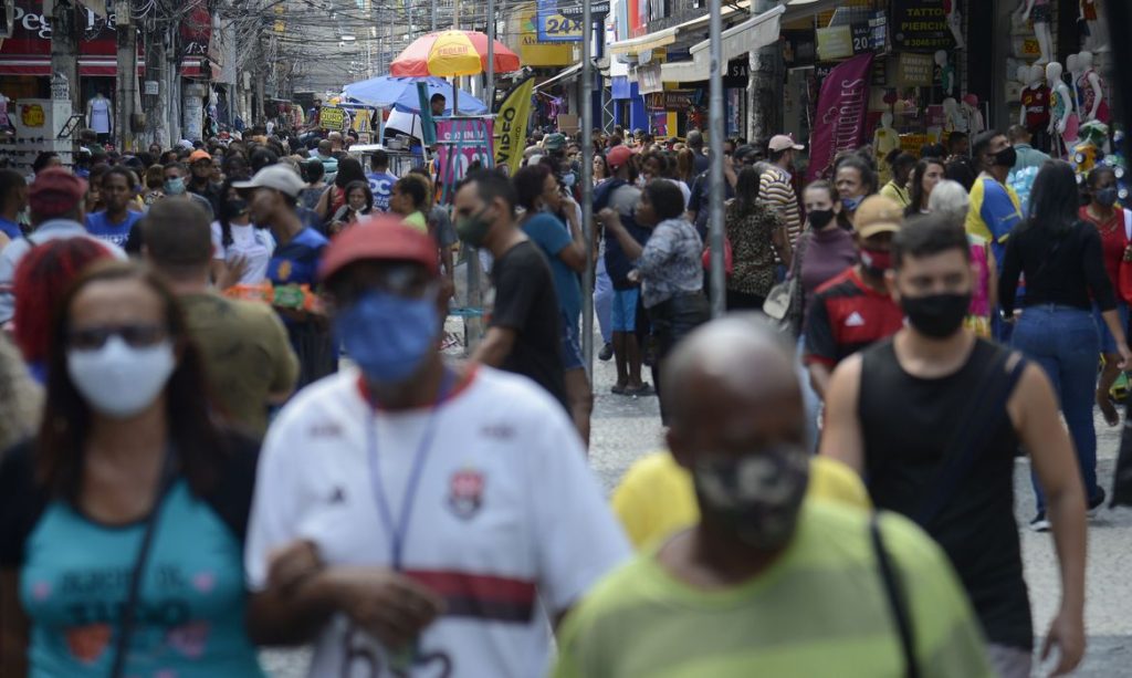 IBGE desemprego cai para 132 no trimestre encerrado em agosto
