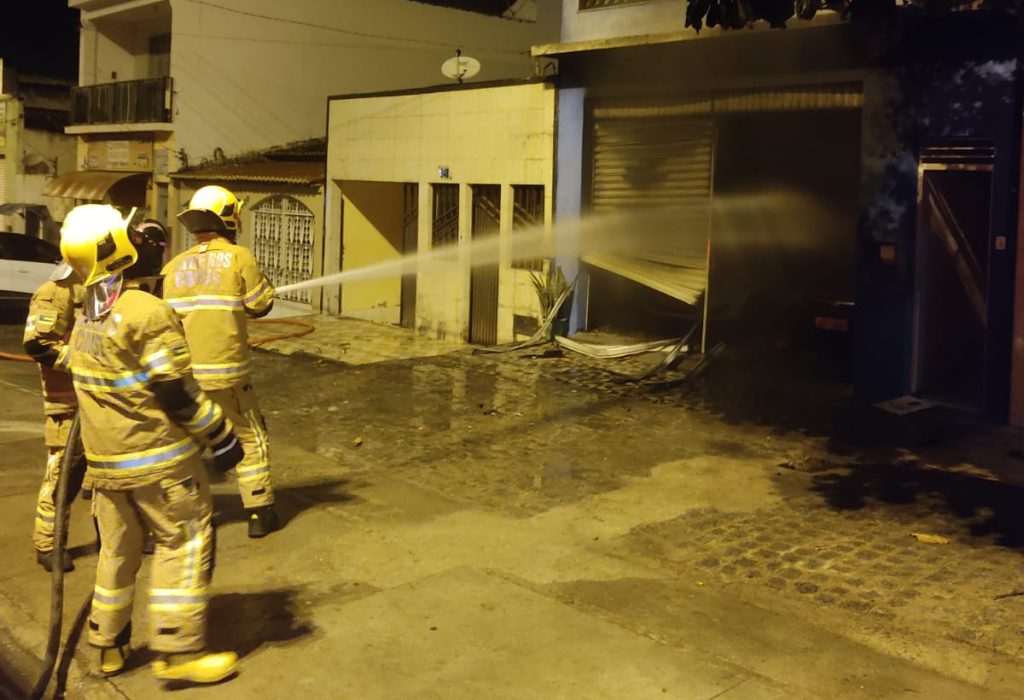 Incendio e registrado em revenda de veiculos em Simao Dias e1635351581800