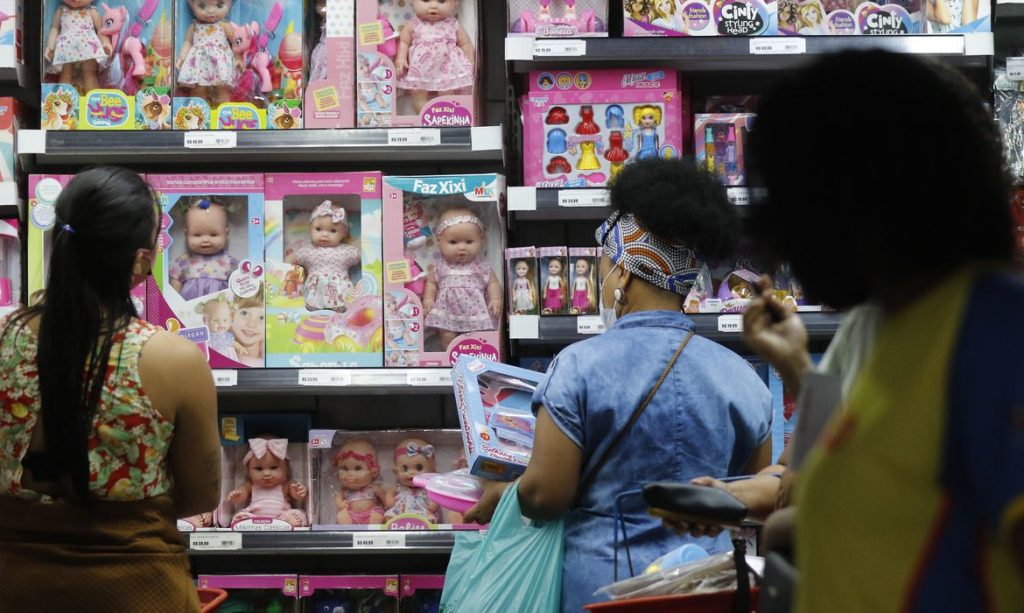 Intencao de consumo das familias fica estavel em outubro