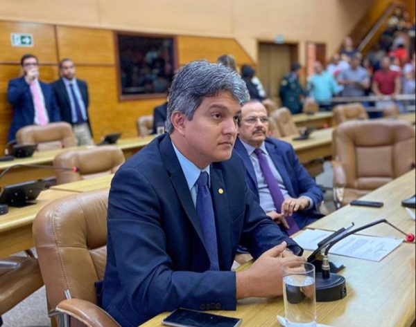 MPF envia denuncia sobre suposta rachadinha no gabinete de Samuel Carvalho para o MP SE