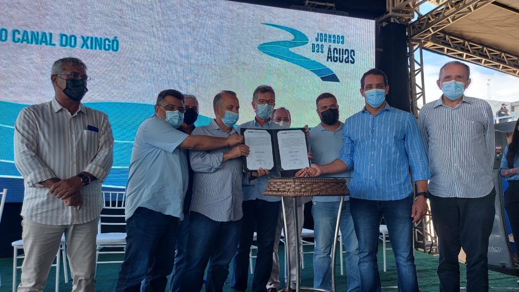 Ministro Rogerio Marinho e Codevasf assinam ordem de servico para inicio das obras do Canal Xingo