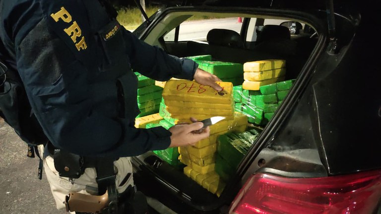 PRF apreende quase 170 quilos de maconha na BR 101 em Sergipe