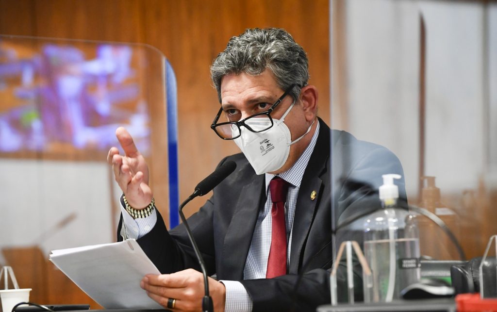 Rogerio Carvalho fala em prevaricacao sequenciada de orgao do Ministerio da Saude sobre uso do kit covid