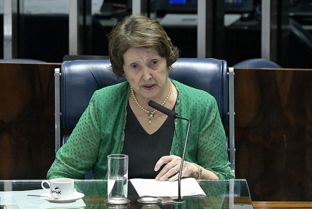 Senadora Maria do Carmo emite parecer favoravel para projeto que permite acesso a laqueadura sem permissao do conjuge