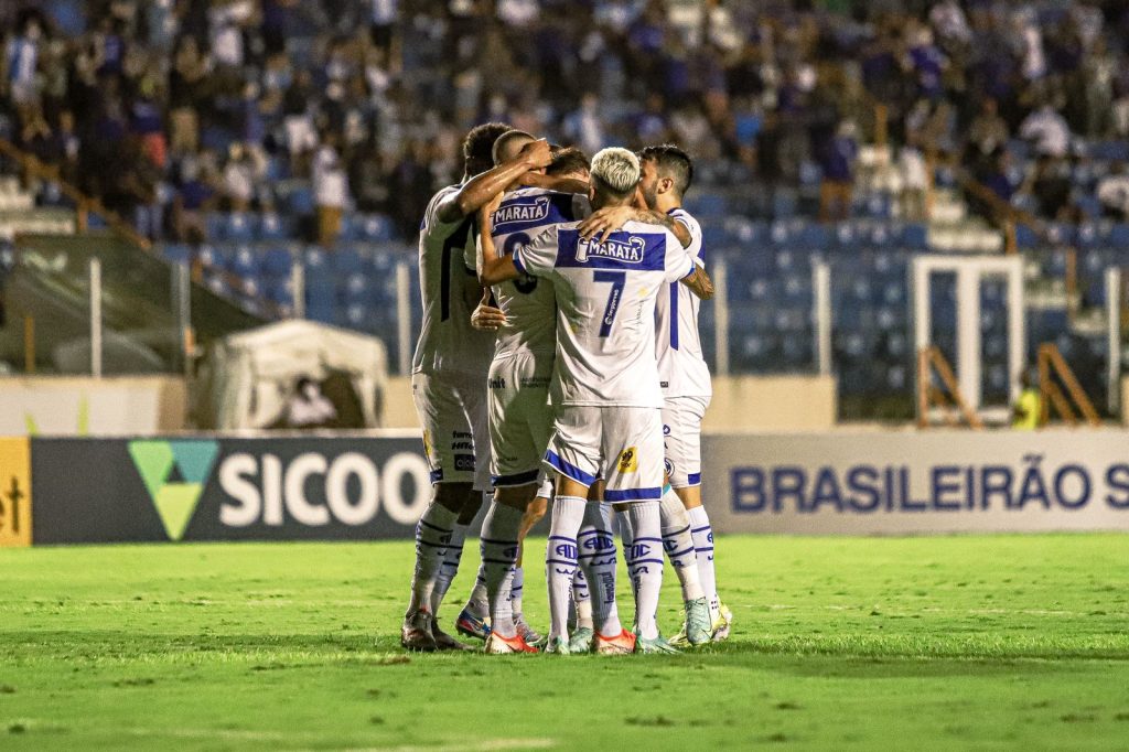 Serie B Confianca vence Avai e segue vivo na luta contra o rebaixamento