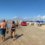 carro na praia