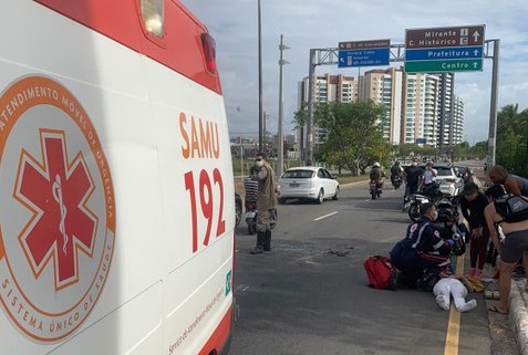 Acidente envolvendo tres veiculos deixa feridos na Avenida Beira Mar em Aracaju