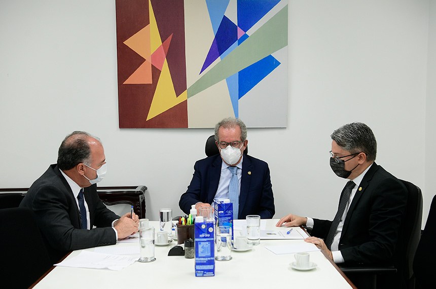 Alessandro Vieira e outros senadores buscam acordo para a PEC dos Precatorios