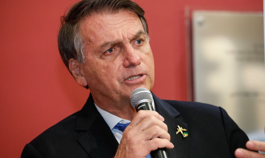 Bolsonaro se posiciona contra Carnaval em 2022 Por mim nao teria