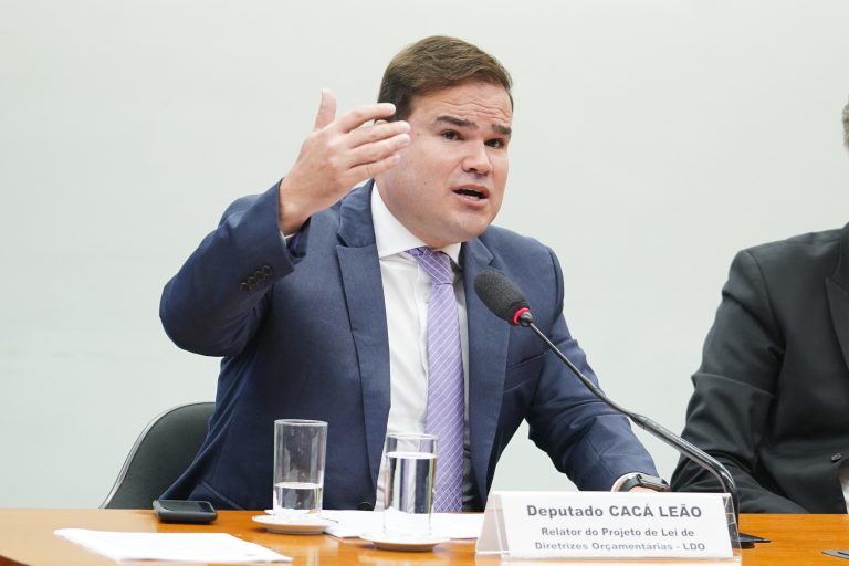CCJ aprova admissibilidade de PEC que aumenta para 70 anos idade maxima de nomeacao para tribunais