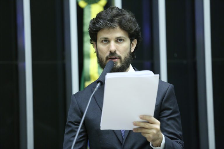 Camara aprova MP do programa Auxilio Brasil com ampliacao de familias beneficiadas