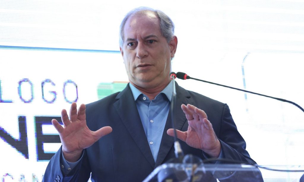 Ciro Gomes anuncia suspensao da pre candidatura a Presidencia apos votos do PDT a favor da PEC dos Precatorios