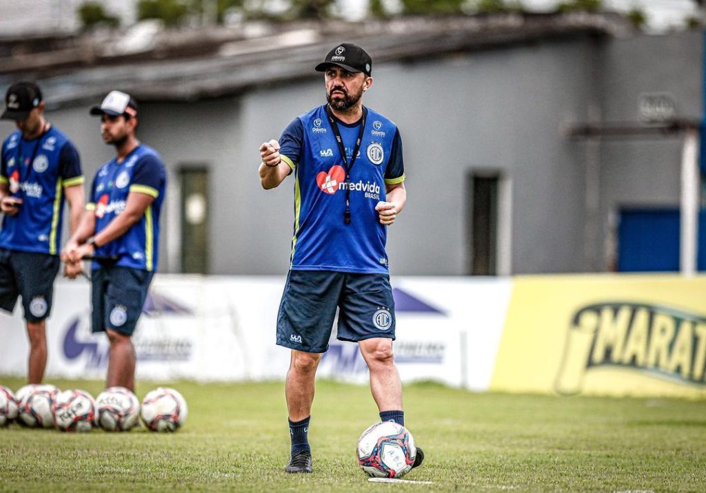 Confianca anuncia renovacao de Luizinho Lopes e comissao tecnica para 2022