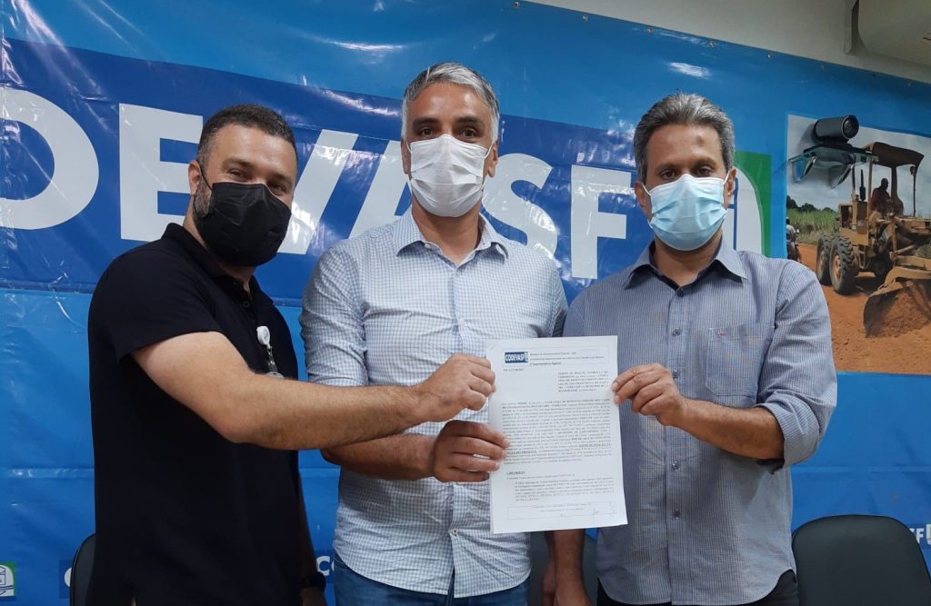 Em solenidade Prefeitura de Laranjeiras recebe dez novas maquinas de costura nesta terca 30