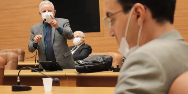 Francisco Gualberto e George Passos trocam farpas na Alese Moleque e o senhor