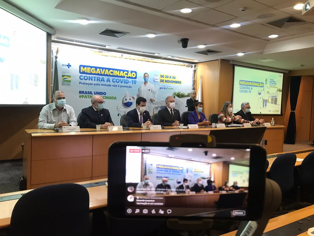 Governo reduz Intervalo da dose de reforco da vacina de 6 para 5 meses para todos os adultos