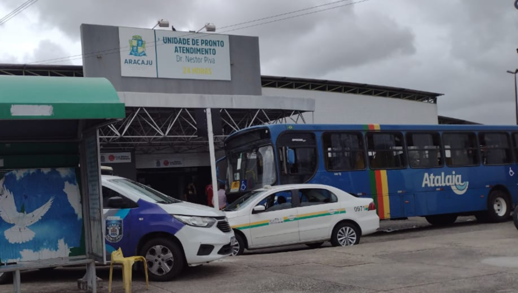 Homem e baleado durante assalto a onibus em Aracaju