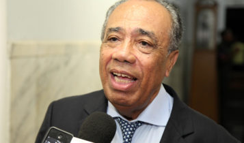 Joao Alves Filho Politico companheiro e apaixonado pela familia e por Sergipe