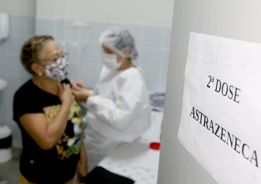 Mais de 6 mil pessoas devem tomar segunda dose da AstraZeneca ate dia 30 deste mes