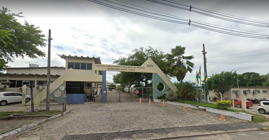 Manifestacao para inclusao de alunos com deficiencia acontece em frente ao predio da Seduc nesta quinta 25