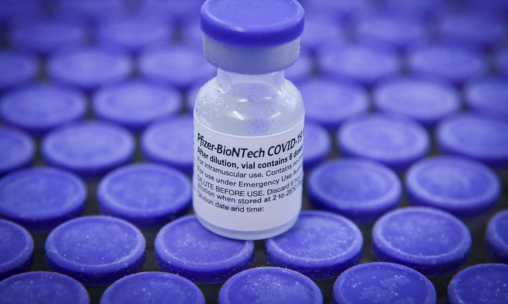Ministerio e Pfizer assinam acordo para compra de 100 milhoes de doses