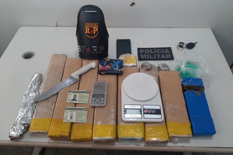 Policia apreende 10 kg de maconha durante abordagem no Bairro Coroa do Meio