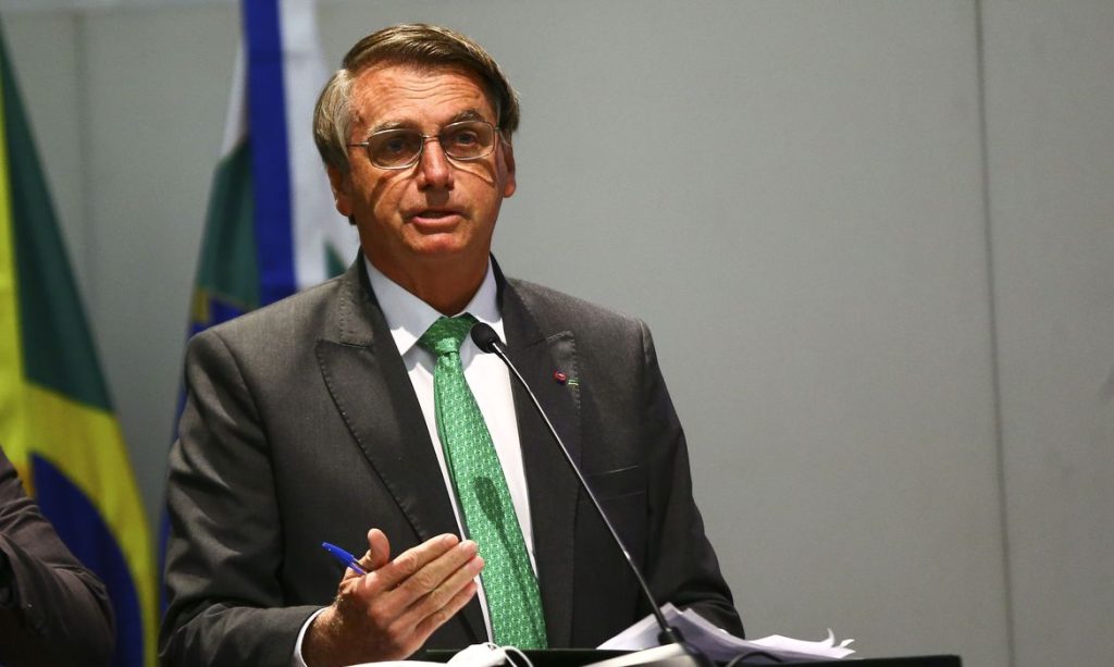 Presidente edita decreto que regulamenta o Auxilio Brasil