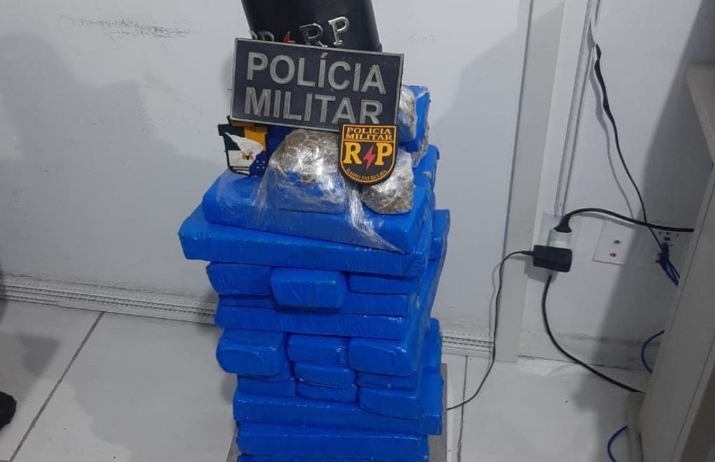 Suspeito de trafico e preso e policia apreende 43 kg de maconha no bairro Japaozinho