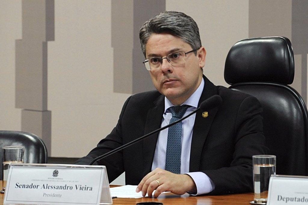 Alessandro Vieira volta atras e vota favoravel a PEC dos Precatorios O mais importante e acabar com a fome
