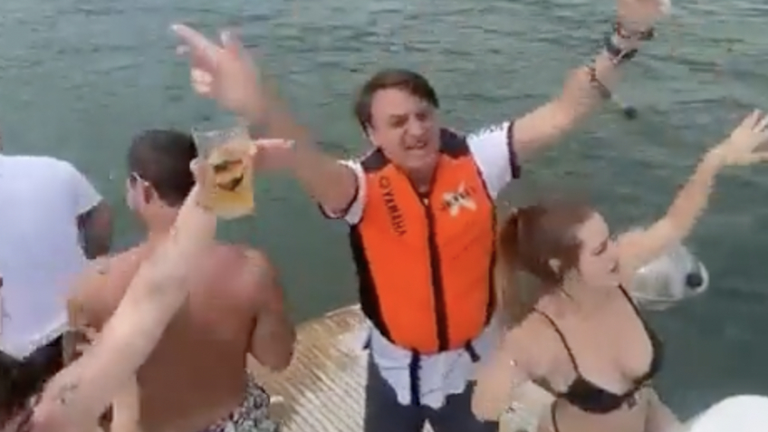 Bolsonaro danca funk que compara esquerdistas com cadelas veja video 1